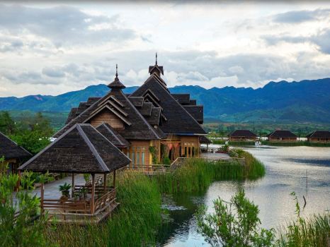 รอยัล นาดี รีสอร์ท