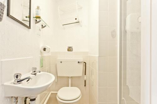 Lyndhurst Guest House Room 7 River View (Second Floor)