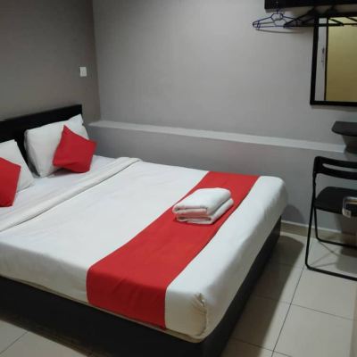 Bilik Standard Double atau Twin Kupon OYO 44097 Avatarr Hotel