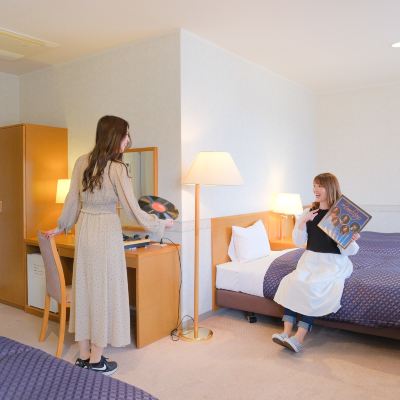 ゲストルーム(ベッド4台)(浴室) 新冠温泉 レ・コードの湯 ホテル ヒルズ クーポン