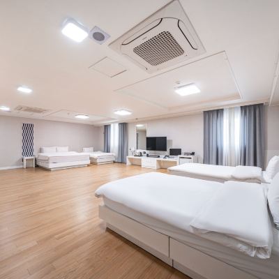 Group Room-3 Bathrooms Yeonggwang The One Hotel 쿠폰