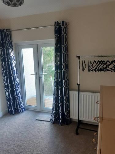 Charming Mid Terrace Cottage One-Bedroom House