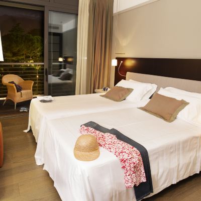 Luxury Penthouse, Hot Tub, Lake View, SPA Access Included Du Lac Et du Parc Grand Resort Promo Code