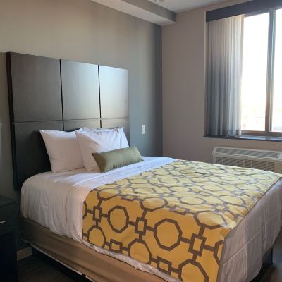 Handicap Accessible Queen Room Voyage Hotel Promo Code