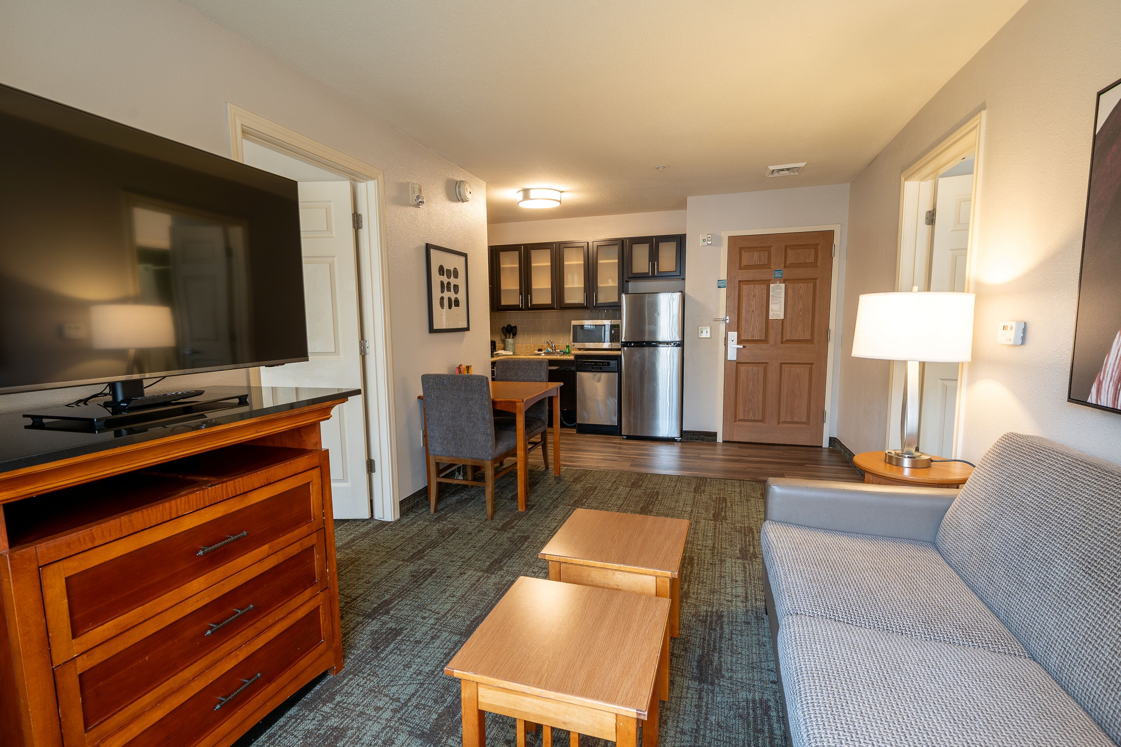 两卧室套房 - 带一张特大床和一张大床