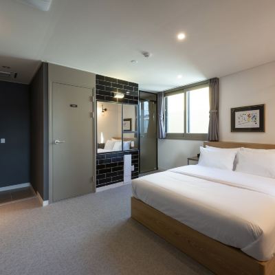 타워 뷰 디럭스 더블룸 넘버25시그니처호텔 대청점 쿠폰