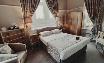 Cave Castle Hotel - Housity