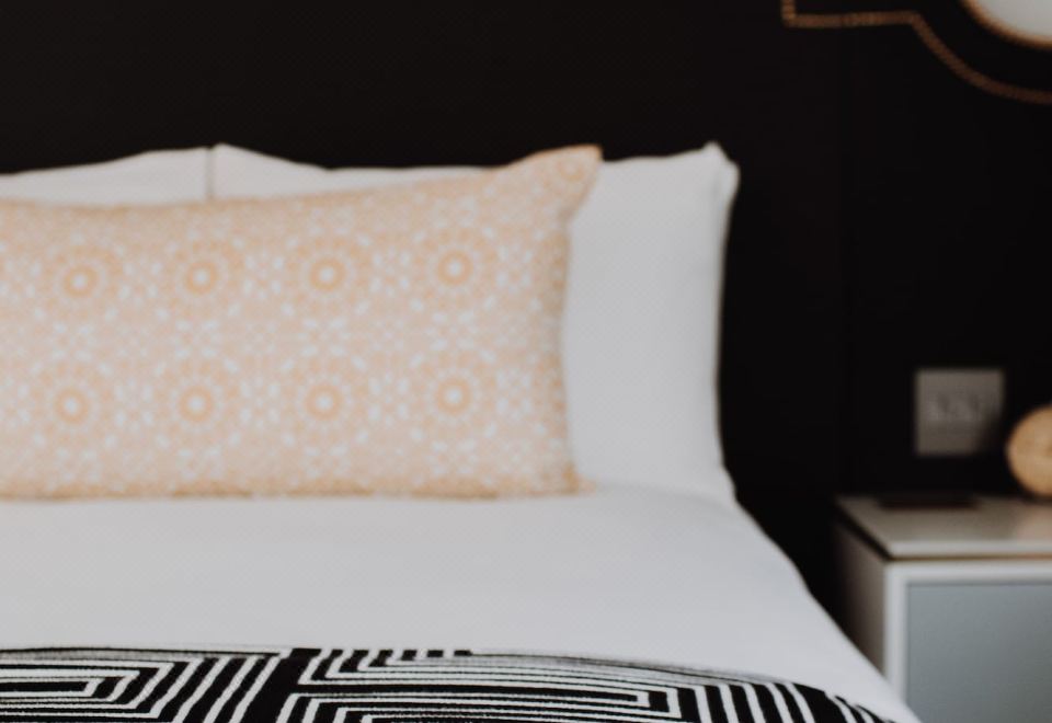 客房， 1 张特大床， 无障碍 （Sevilla）