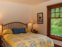 Cottage-in-the-Barn on Dragonfly Farm Hoteles en Eastsound
