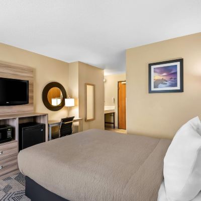 Accessible Queen Room - Non-Smoking Super 8 by Wyndham Fairfield Promo Code