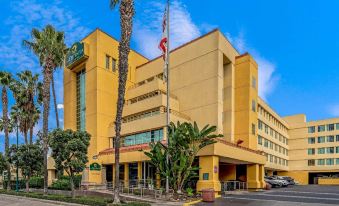 La Quinta Inn & Suites by Wyndham Bakersfield North