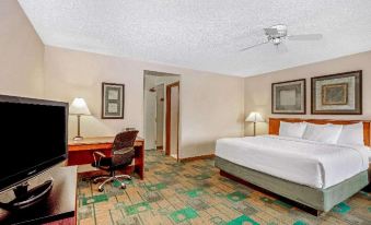 La Quinta Inn & Suites by Wyndham des Moines West Clive