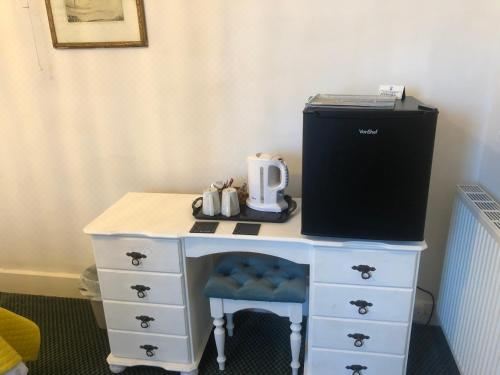 The Sandpiper King Room