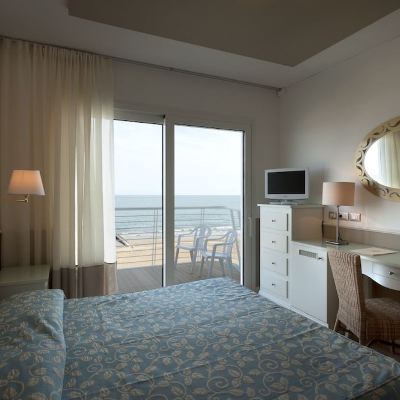 Comfort Room, Sea Facing (Beach Access Included)