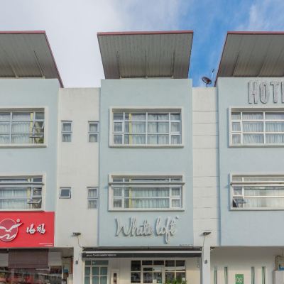 Bilik Deluxe Kupon White Loft Hotel