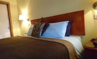 The Corners Inn - Housity