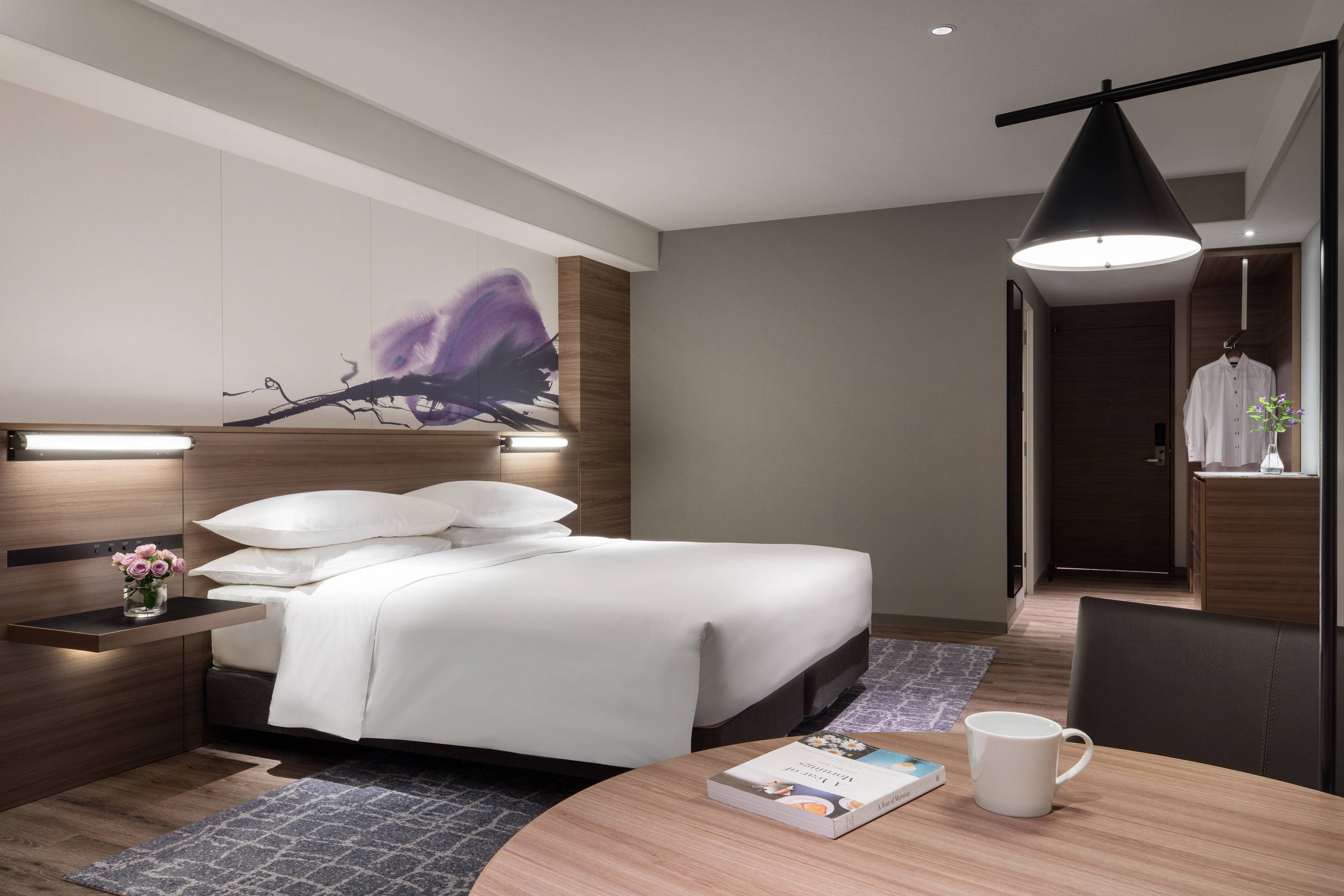 豪华房，1张特大床，梳化床，湖景