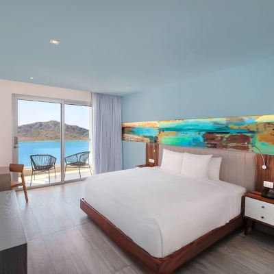Deluxe Guest Room, 1 King, Sofa Bed, Ocean View, Terrace