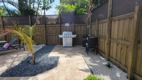 Designer 3 Br Home Heated Pool 3 mi. from the Beach & Downtown Private Backyard