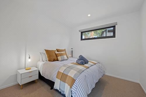 Tanderra - Pool - Sleeps 12 Six-Bedroom House