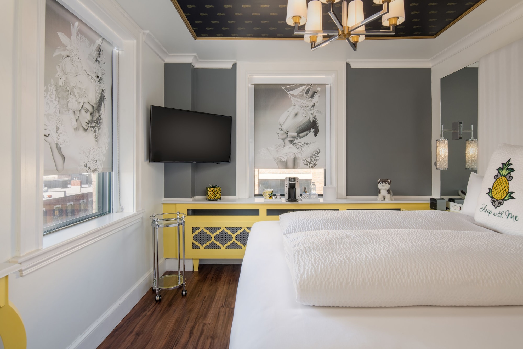 南端角房特大床房