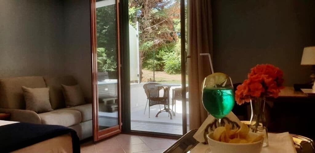 豪华双人或双床房（户外按摩浴缸）