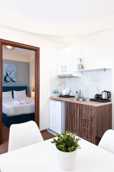City Plaza Apartments & Rooms