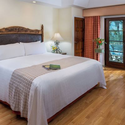 Deluxe King Room The Eagle Inn Promo Code