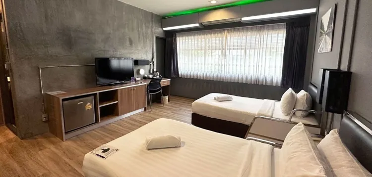 ห้องดีลักซ์เตียงแฝดปลอดบุหรี่