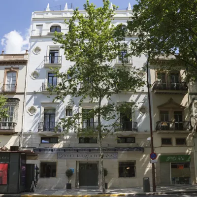 Petit Palace Puerta de Triana Hotels near Torre Sevilla