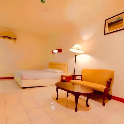 Standard King Room No Window Kupon Theatre Inn