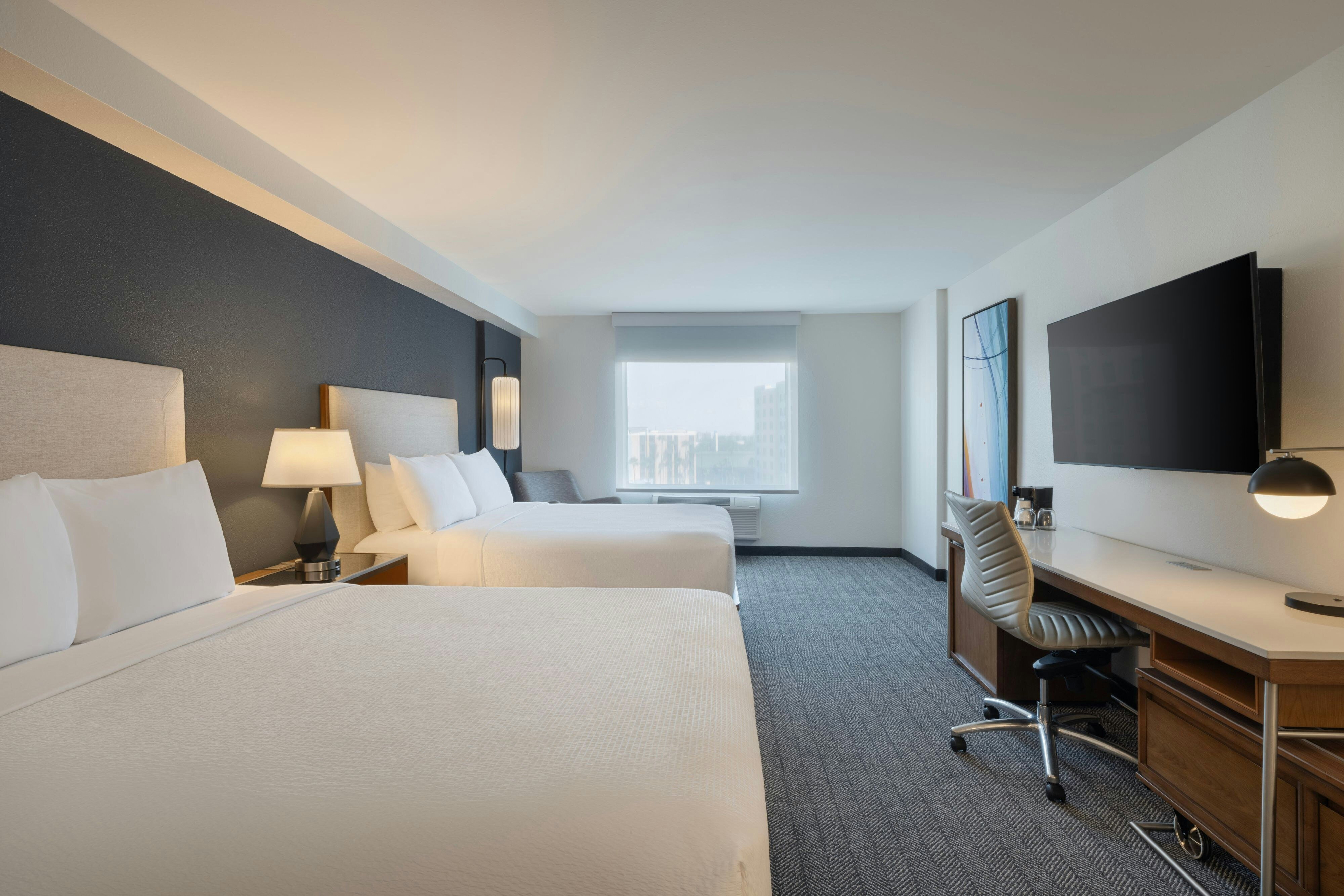 客房， 2 张大床， 城市景观