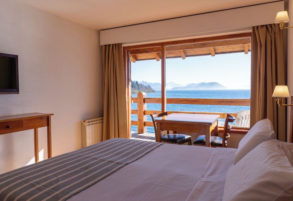 标准双人房（1 张双人床）， 1 张双人床， 湖景