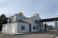 Super 8 by Wyndham Sidney NE のホテル