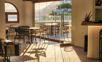 Zoe Hotel - Housity