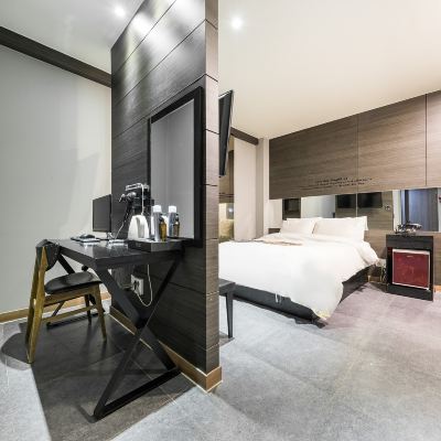 Suite (Netflix View, Queen Bed Air Purifier, Bathtub) Geumjeong 1004 쿠폰