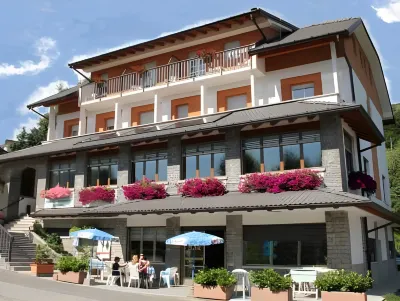 Albergo Moderno & Spa Отели в г. 