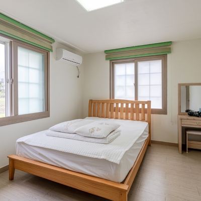 Room 107 (Bookings Are Possible From Two Nights Onwards) Jeju Albam Oreum House Pension 쿠폰