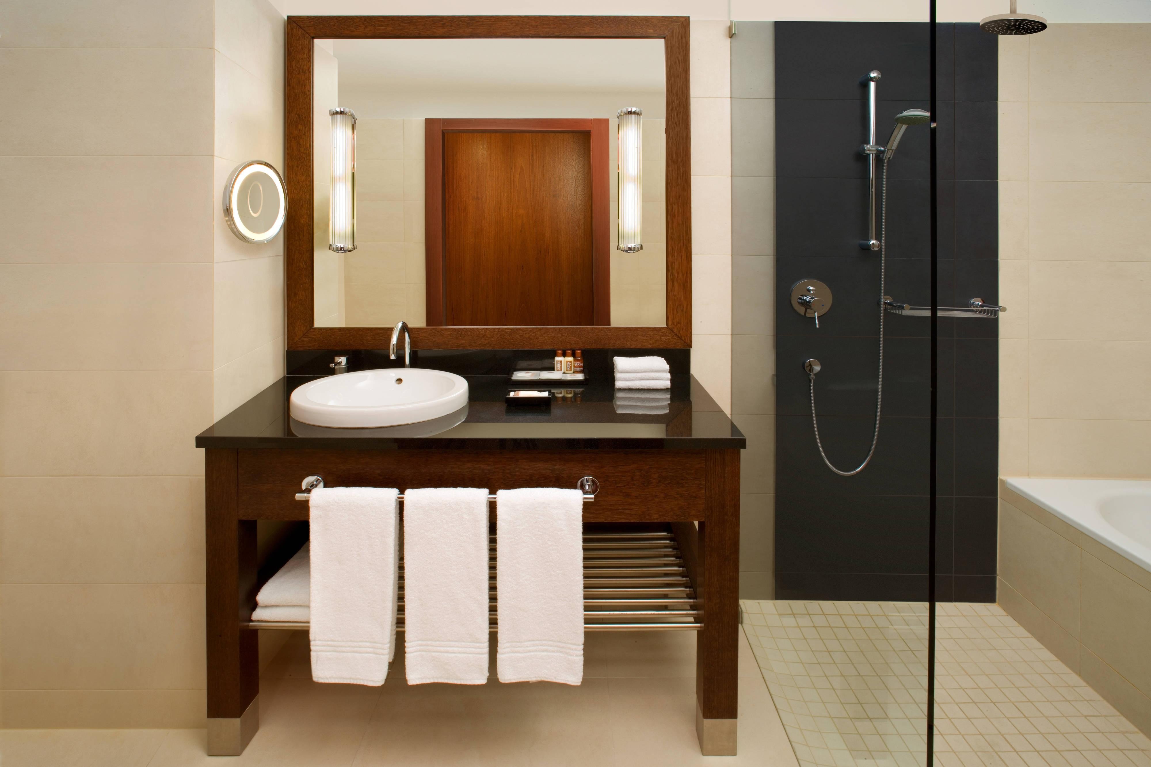 行政特大床房帶海景俱樂部休息室和水療通行權