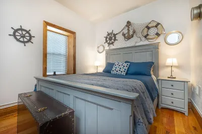 Impressive Private 2BR Suite w/Parking Univ Area Hotel di 