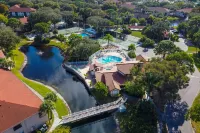 Peaceful Lakeview Condo • 2 Pools • Minutes to Img & Beaches