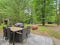 Charming 3-bedroom house with AC, WiFi, 🏓Ping-Pong, Foosball,🔥Firepit,🍔 Grill Hoteles en Municipio de Gerrish