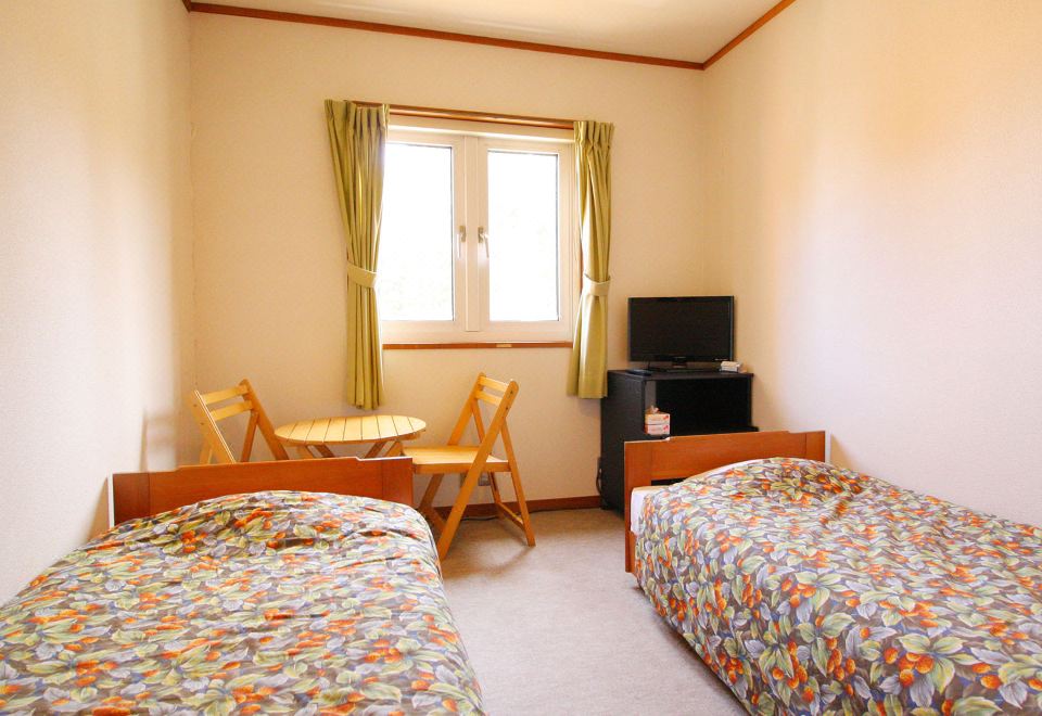 标准双床房，无烟（免费无线网络）