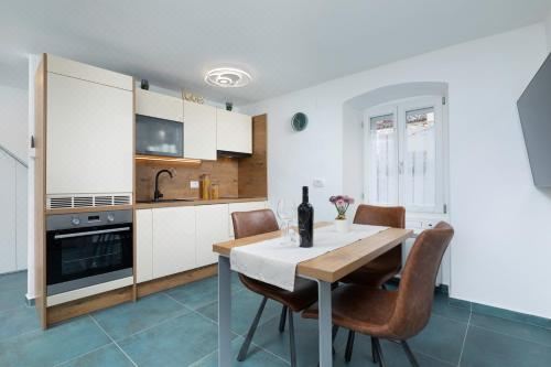 Studio, 70 Steps from the Beach Studio