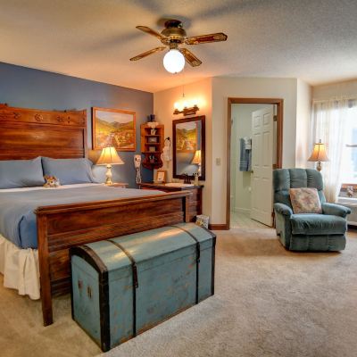 Standard Queen Room-Ground Floor Blue Mountain Mist Country Inn & Spa Promo Code