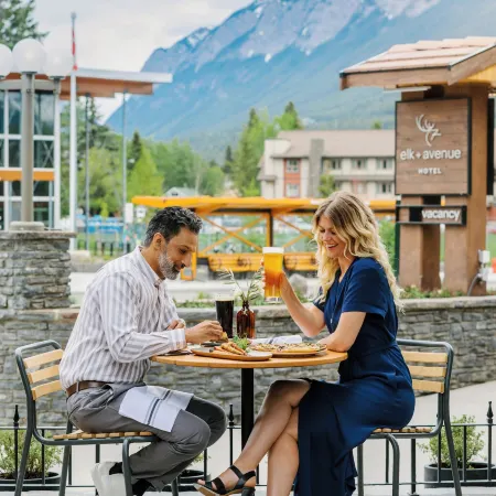 Elk + Avenue Hotel