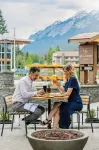 Elk + Avenue Hotel