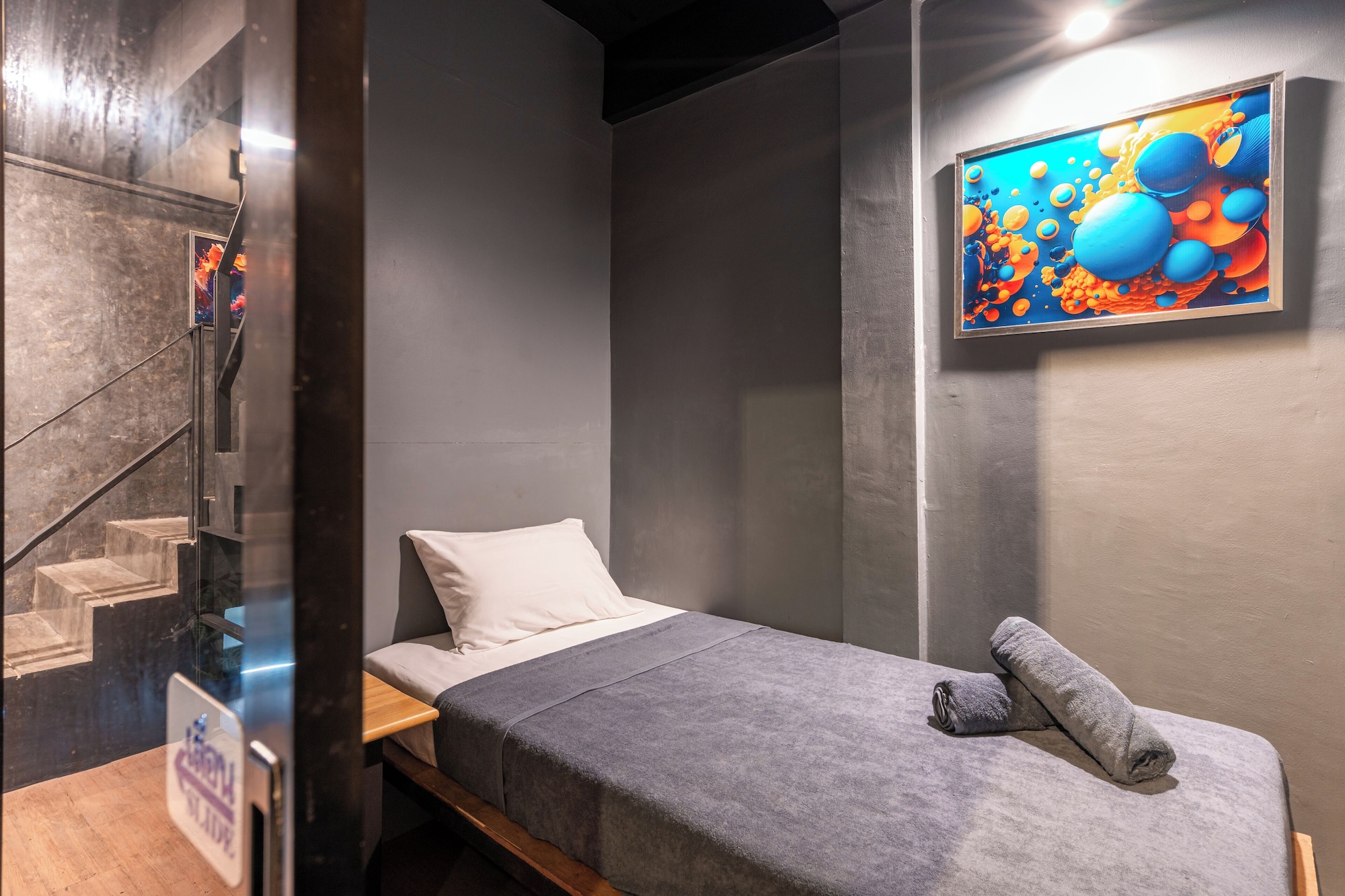 XL 即発送 TSY HOTEL BLACK PANTHER SWEAT 黒 TSY × HOTEL】BLACK PANTHER SWEAT / BLACK