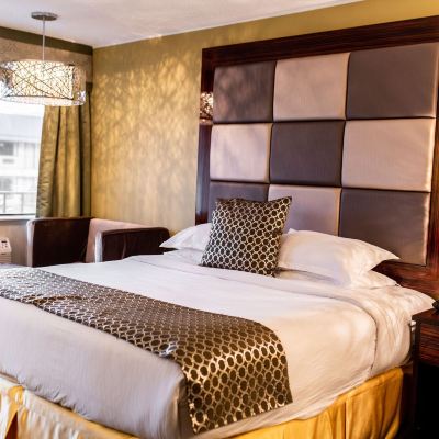 King Room With Jetted Tub Gateway Inn and Suites Promo Code