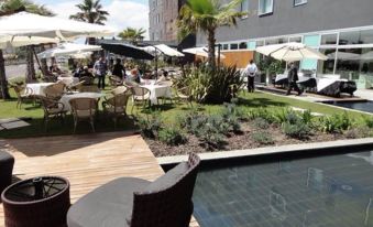 Cosmopolitan Hotel - Housity